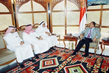 رئيس الجمهورية لدى استقباله أمس عددا من رجال الأعمال